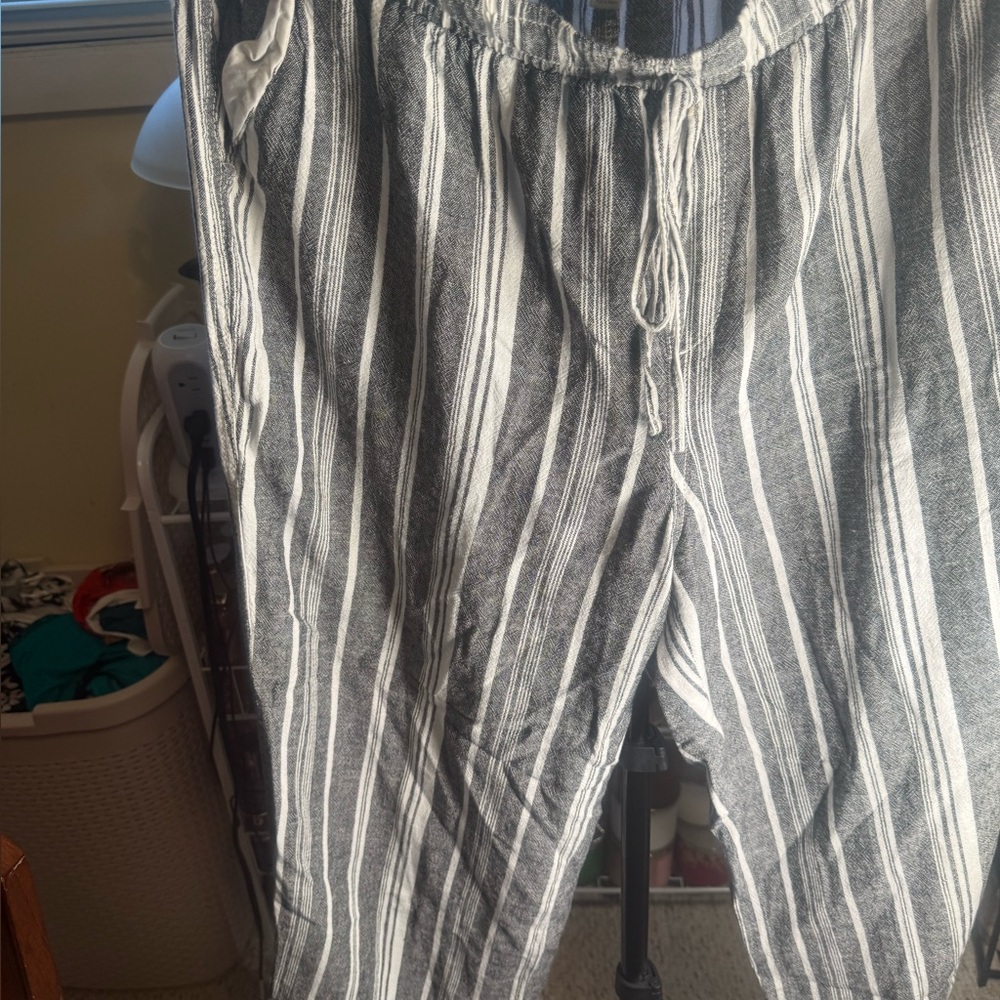 Briggs New York Monochrome Striped Pants